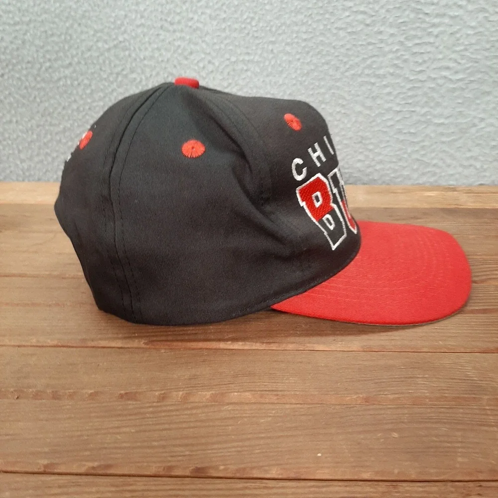 Vintage Chicago Bulls Hat Adult Red Black Snapback Cap NBA Basketball‎ 1990s Y2K
